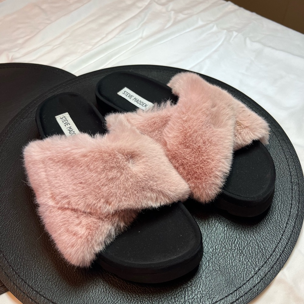 Steve Madden pink furry slippers